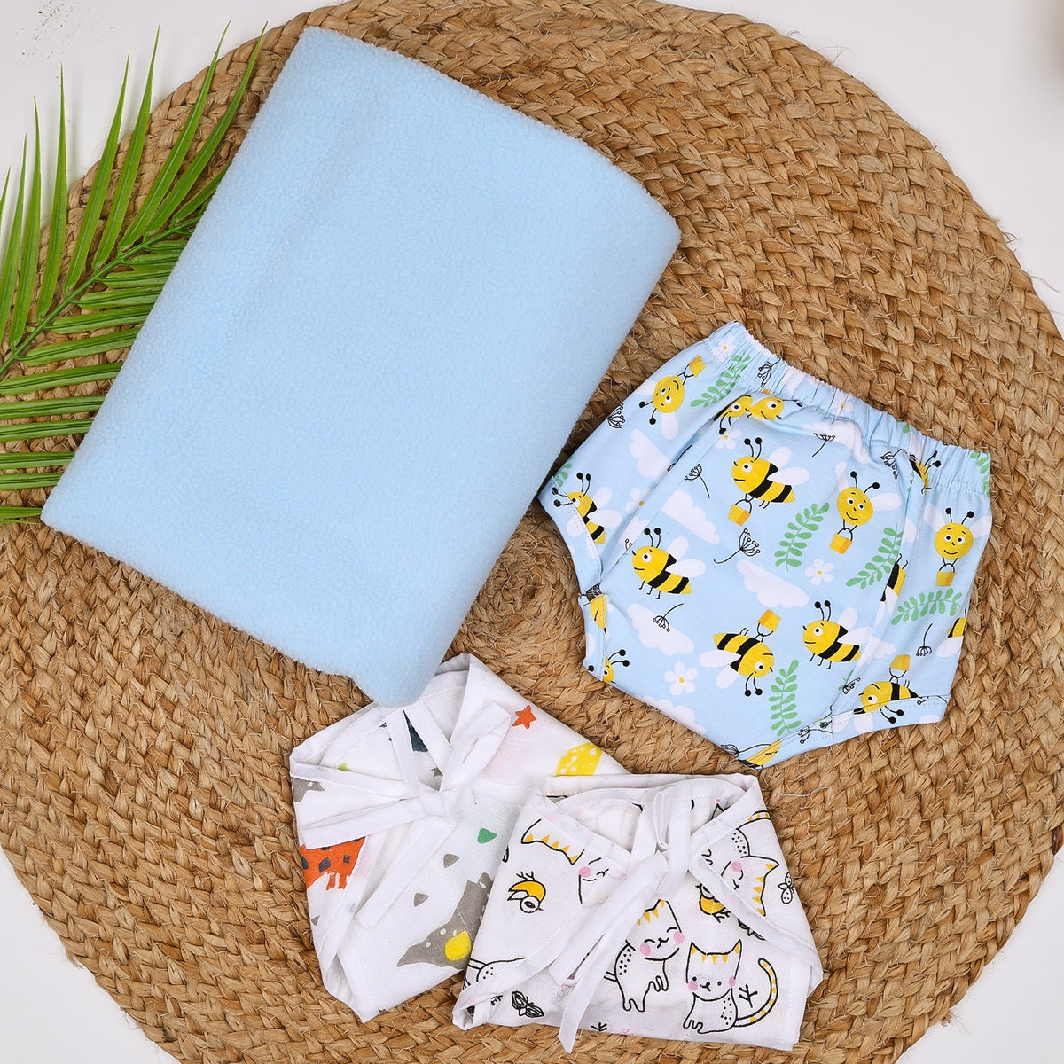 Baby Unisex Nappy Combo 1 Dry sheet, 2 Muslin Nappy, 1 Padded Underwear
