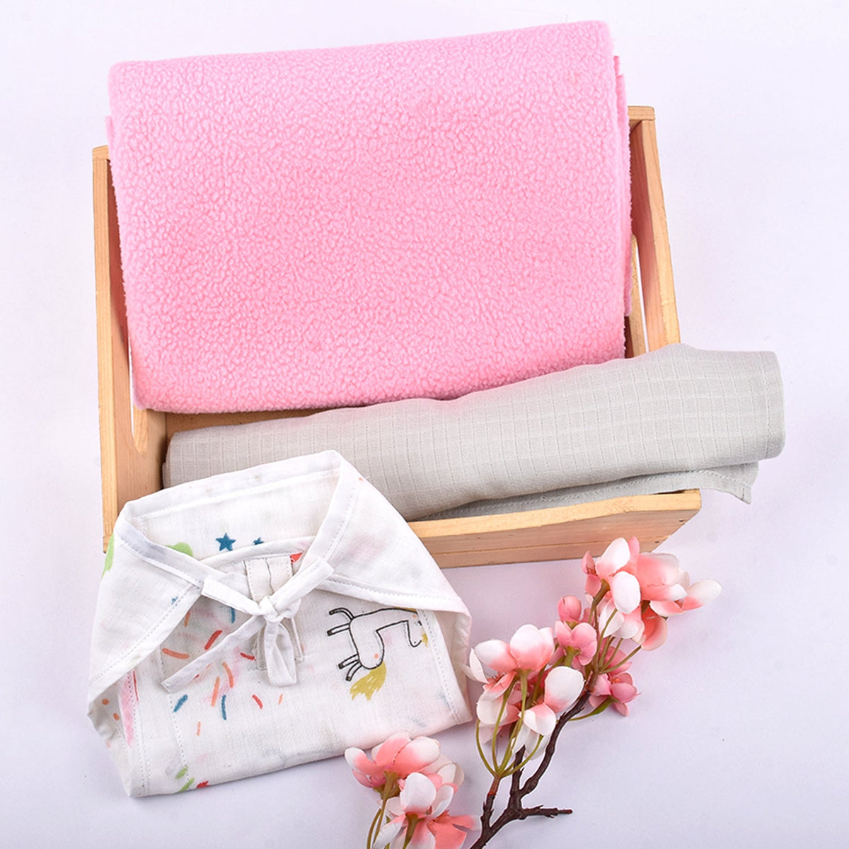 Baby Unisex Organic cotton 1Langot, 1 Muslin Nappy, 1 Drysheet combo